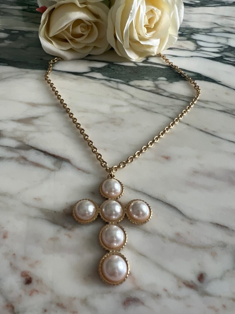 Collar cruz perlas - Imagen 2